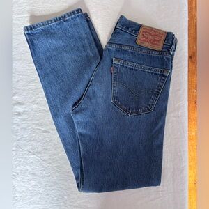 Levi Strauss &Co. 505 Regular Fit Classic Straight Leg Medium Wash 100% Cotton